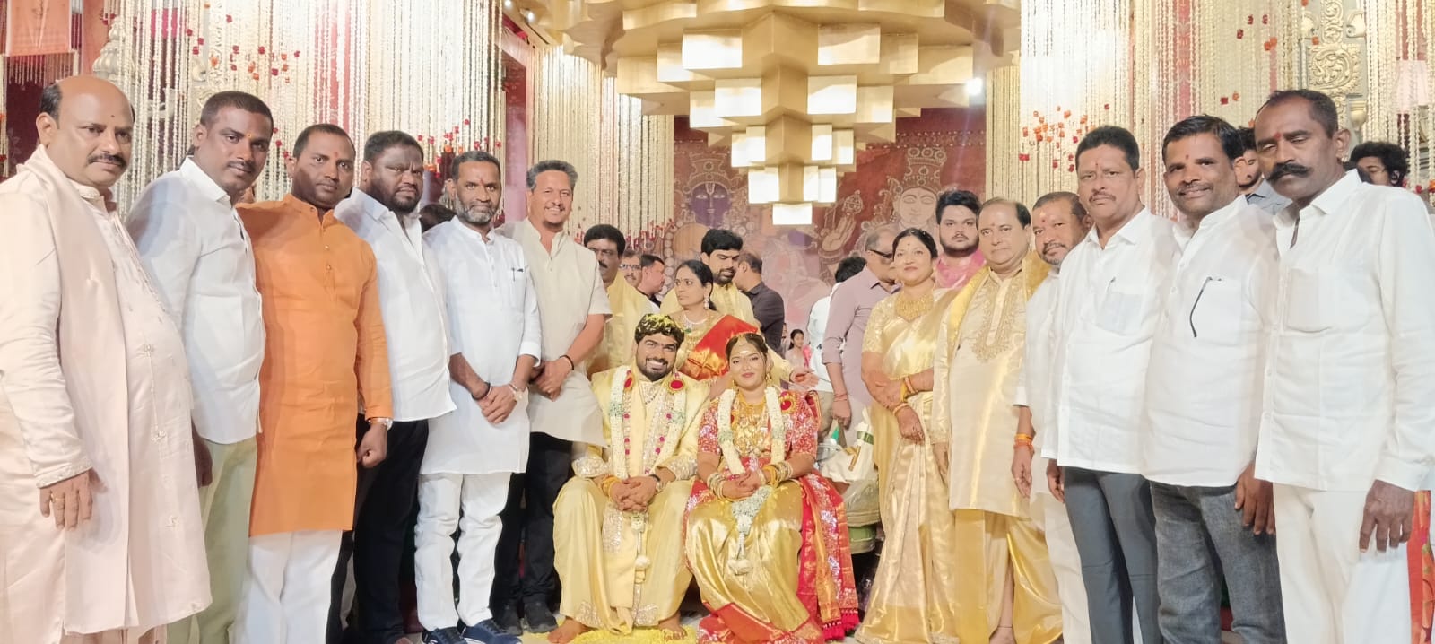 బండి సంజయ్ కుటుంబ వివాహ వేడుకల్లో బీజేపీ రాష్ట్ర నాయకులు నిట్టు శ్రీశైలం